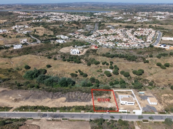West Facing Plot Avenida Rosalia de Castro Nº41