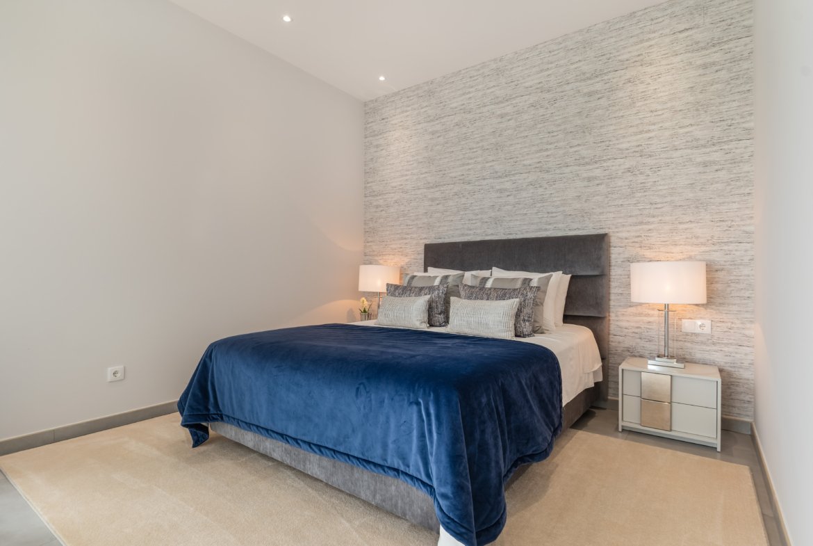 Contemporary Luxury Villa with Golf Course Views and Exceptional Design