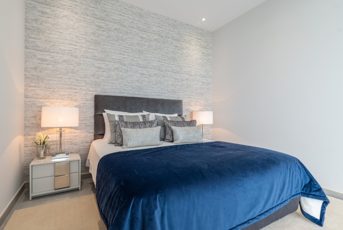 Contemporary Luxury Villa with Golf Course Views and Exceptional Design