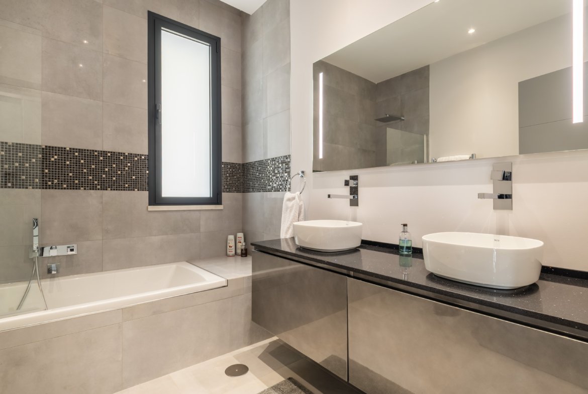 Contemporary Luxury Villa with Golf Course Views and Exceptional Design