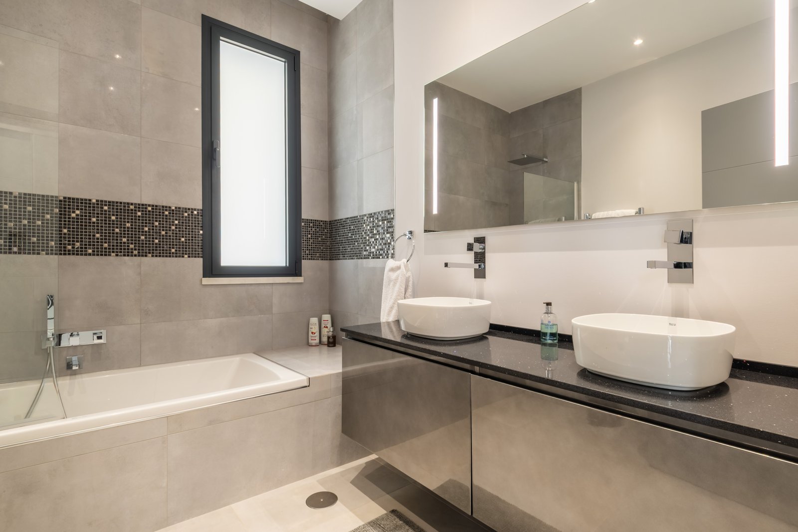Contemporary Luxury Villa with Golf Course Views and Exceptional Design