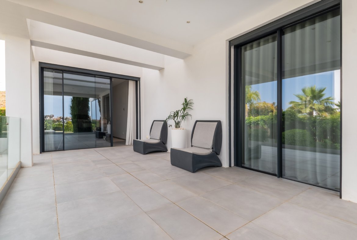 Contemporary Luxury Villa with Golf Course Views and Exceptional Design