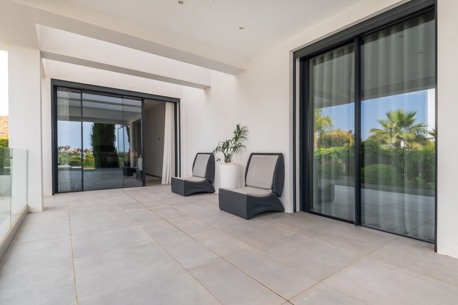 Contemporary Luxury Villa with Golf Course Views and Exceptional Design