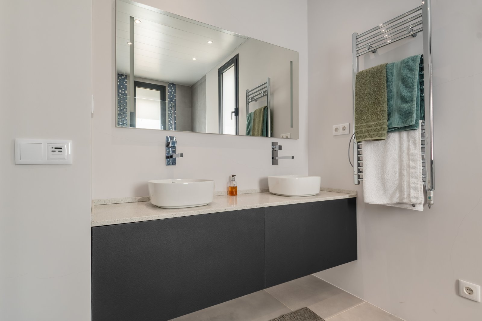 Contemporary Luxury Villa with Golf Course Views and Exceptional Design