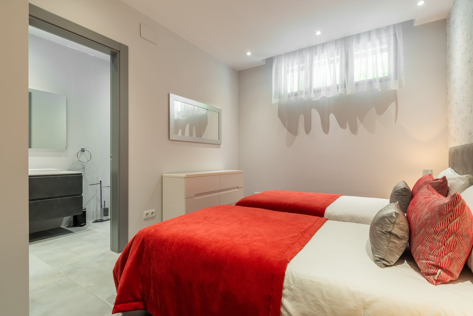 Contemporary Luxury Villa with Golf Course Views and Exceptional Design