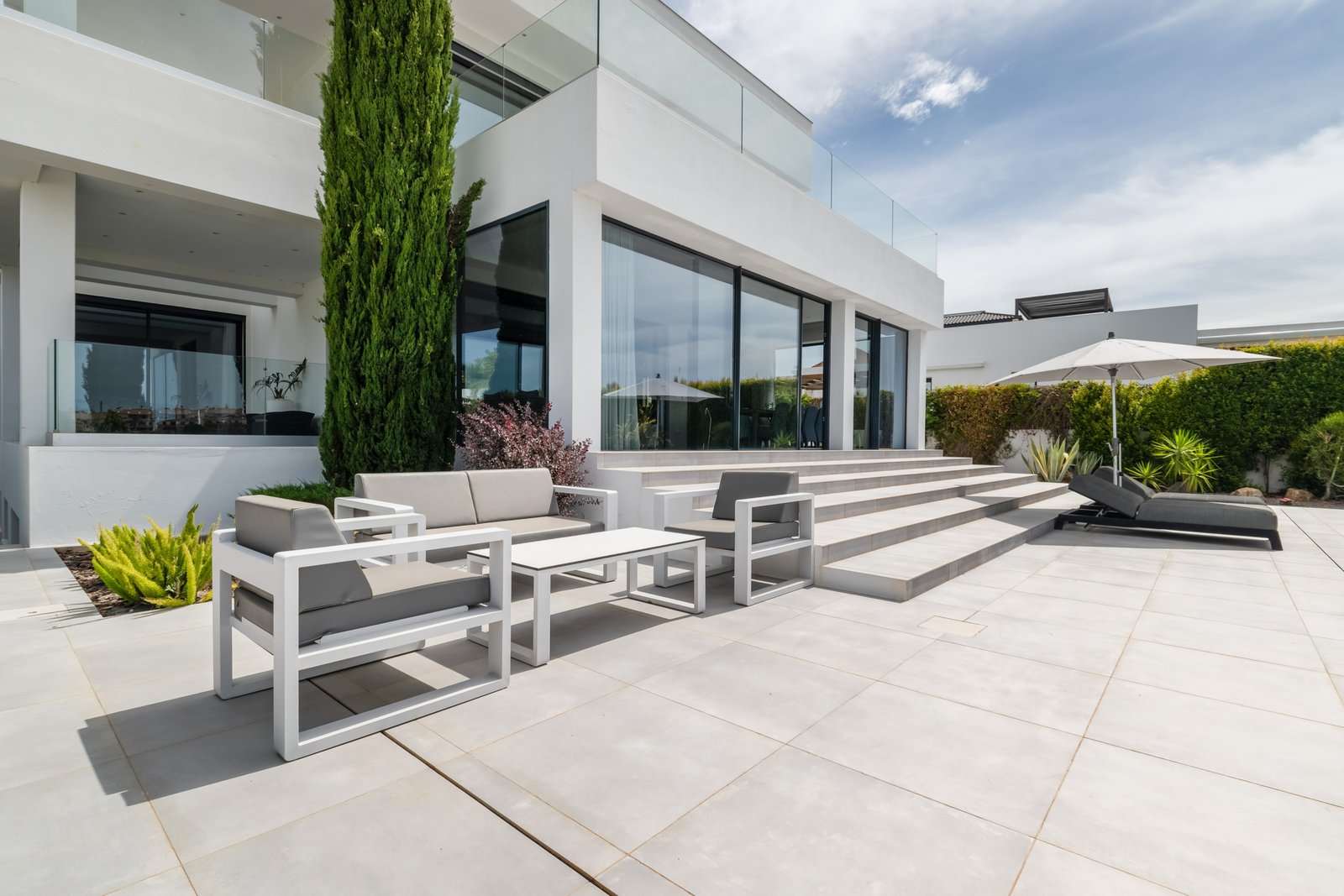 Contemporary Luxury Villa with Golf Course Views and Exceptional Design