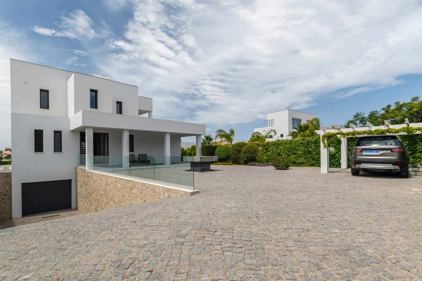 Contemporary Luxury Villa with Golf Course Views and Exceptional Design