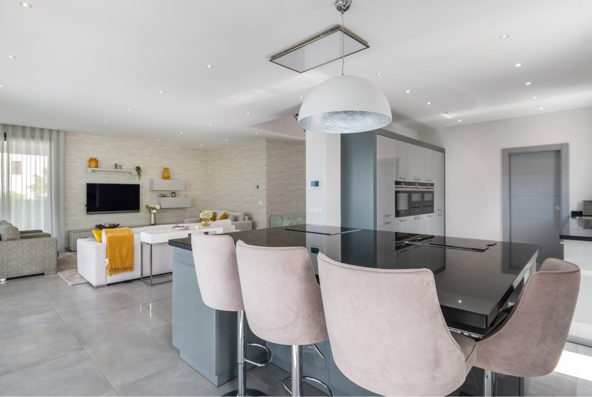 Contemporary Luxury Villa with Golf Course Views and Exceptional Design