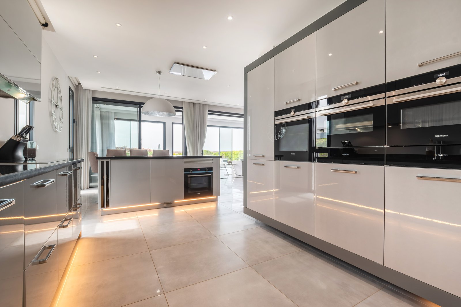 Contemporary Luxury Villa with Golf Course Views and Exceptional Design