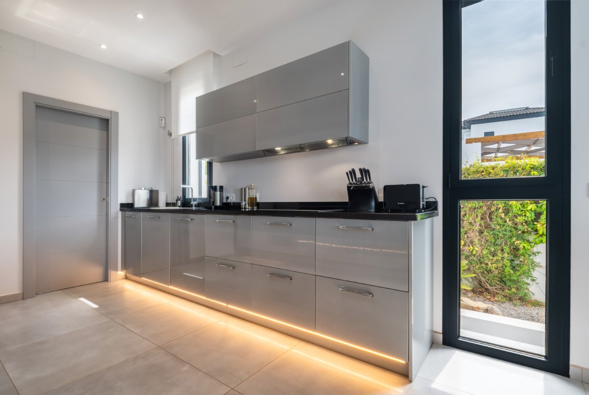 Contemporary Luxury Villa with Golf Course Views and Exceptional Design