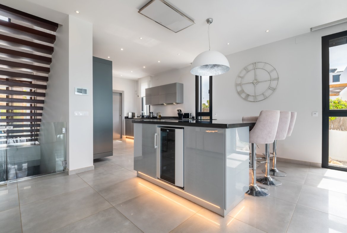 Contemporary Luxury Villa with Golf Course Views and Exceptional Design