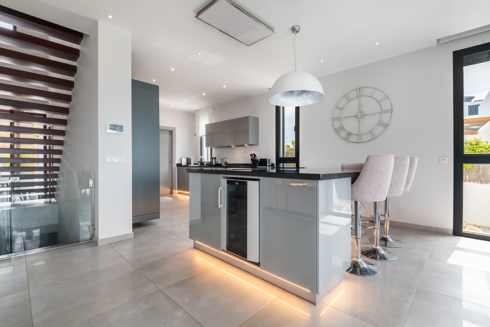 Contemporary Luxury Villa with Golf Course Views and Exceptional Design