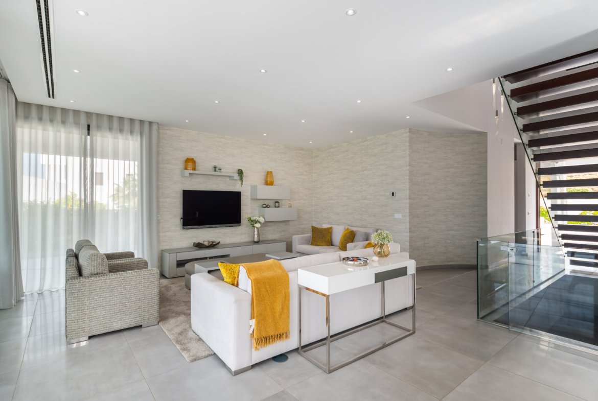 Contemporary Luxury Villa with Golf Course Views and Exceptional Design