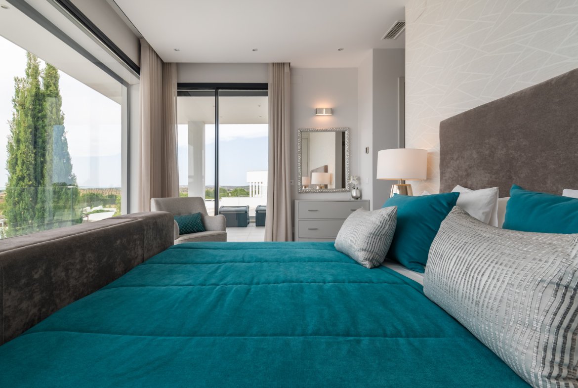 Contemporary Luxury Villa with Golf Course Views and Exceptional Design