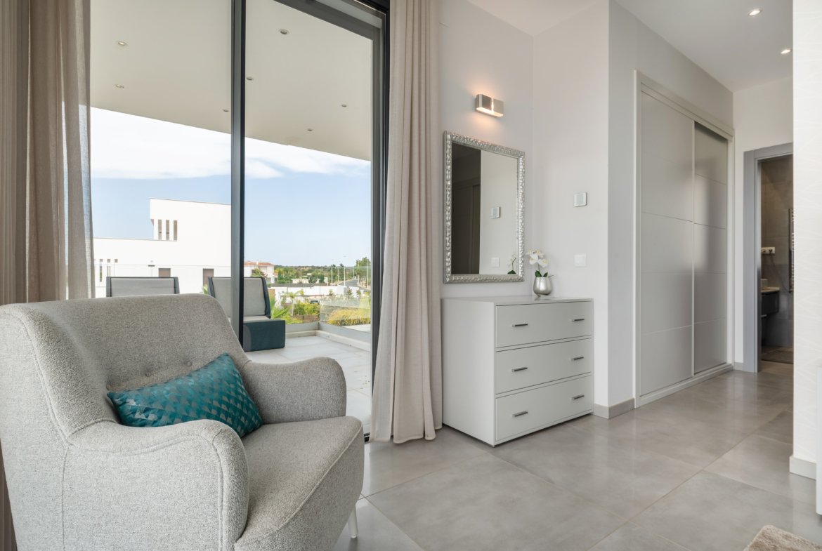 Contemporary Luxury Villa with Golf Course Views and Exceptional Design
