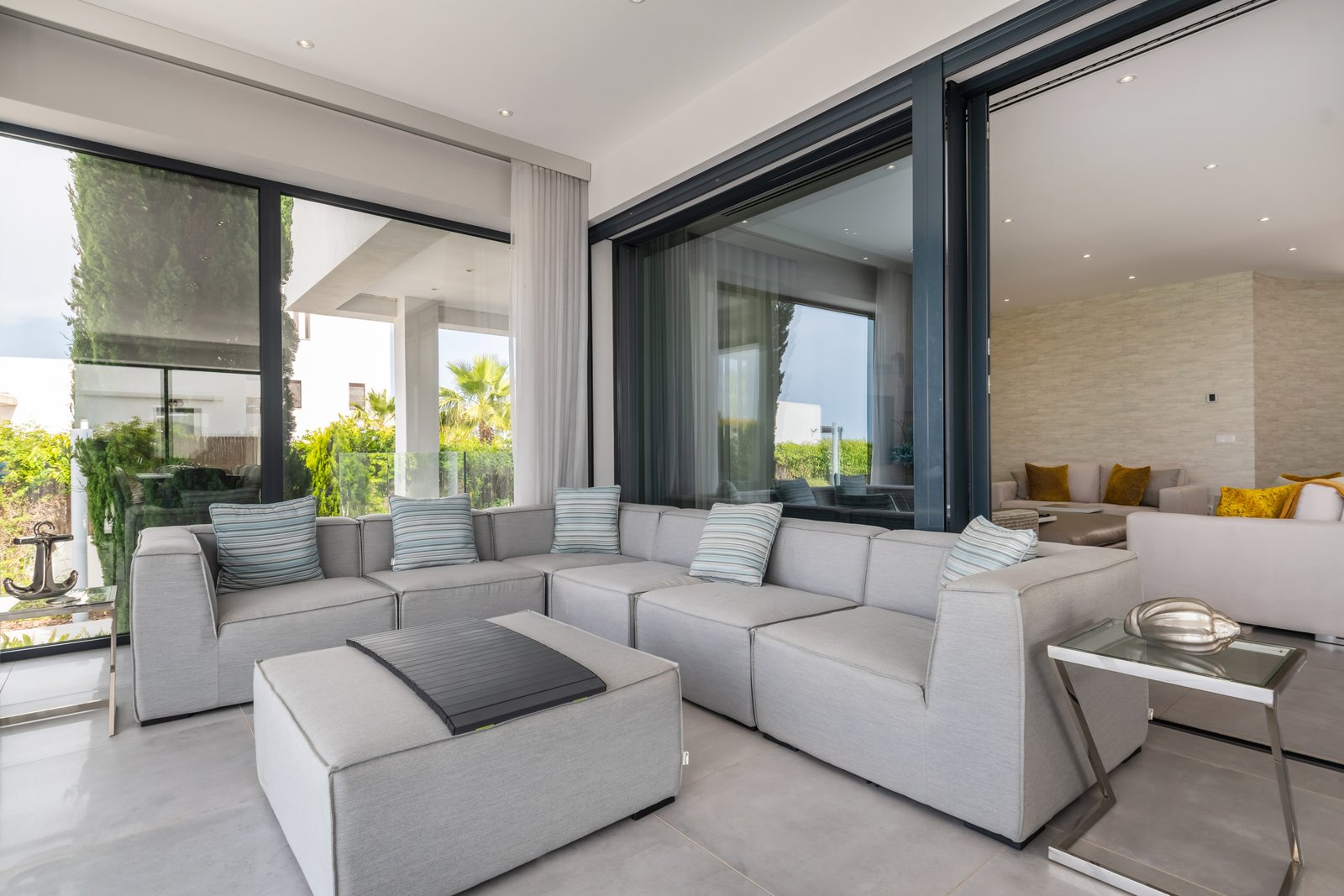 Contemporary Luxury Villa with Golf Course Views and Exceptional Design