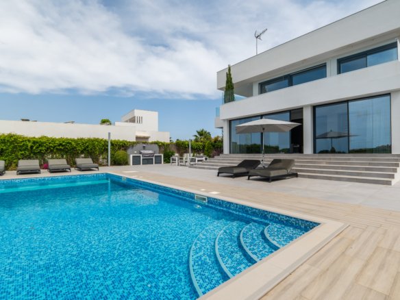 Contemporary Luxury Villa with Golf Course Views and Exceptional Design