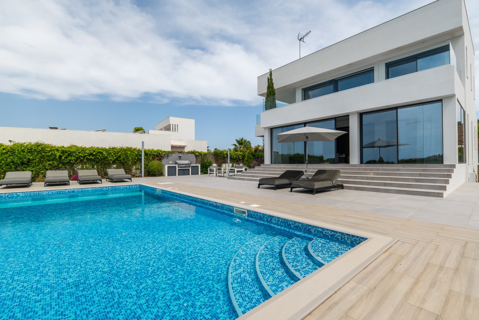 Contemporary Luxury Villa with Golf Course Views and Exceptional Design