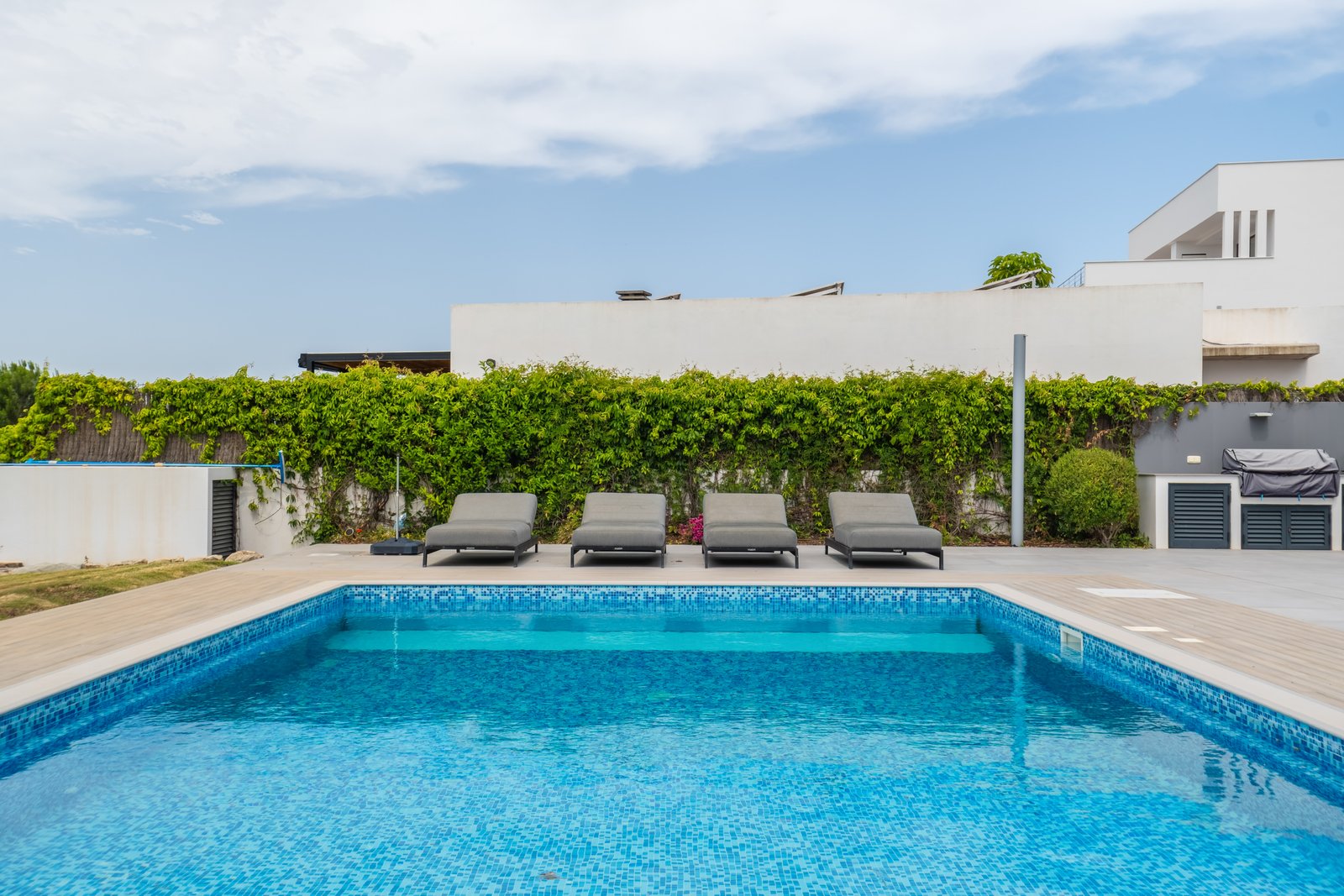 Contemporary Luxury Villa with Golf Course Views and Exceptional Design