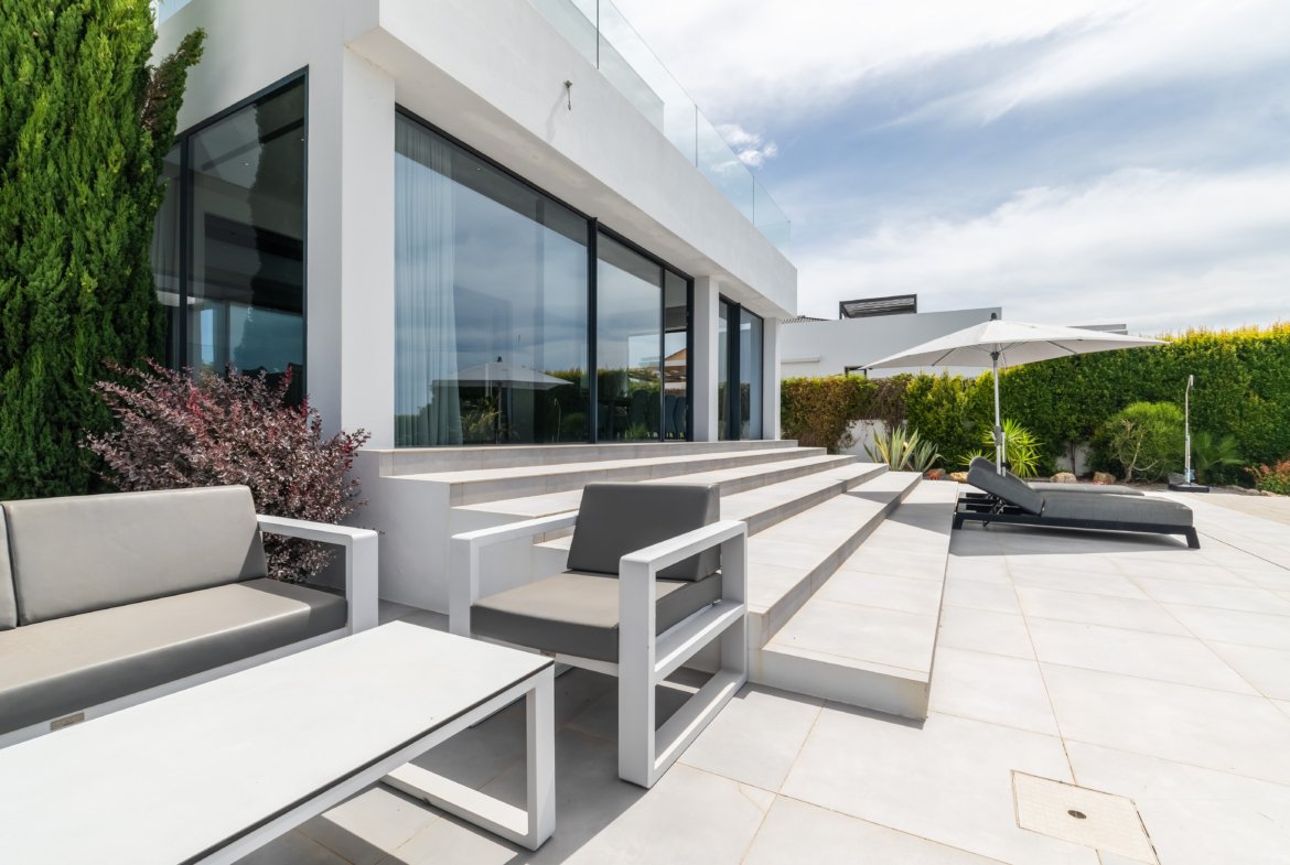 Contemporary Luxury Villa with Golf Course Views and Exceptional Design
